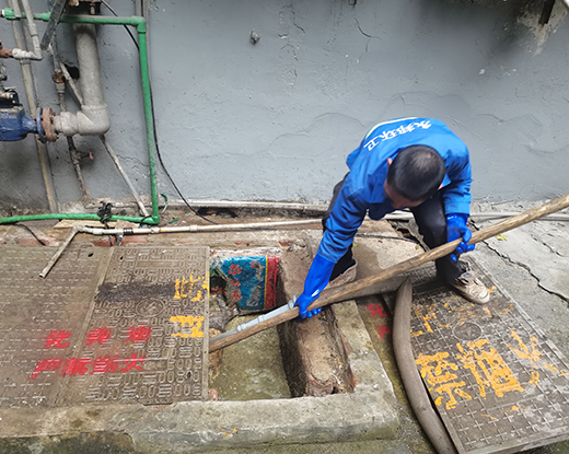 水磨沟清掏化粪池